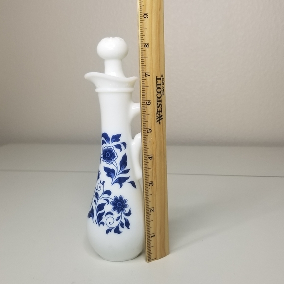 Vintage Avon Moodwind Foaming Bath Oil Milk Glass Decanter Blue‎ Flowers [Empty] - Picture 11 of 12